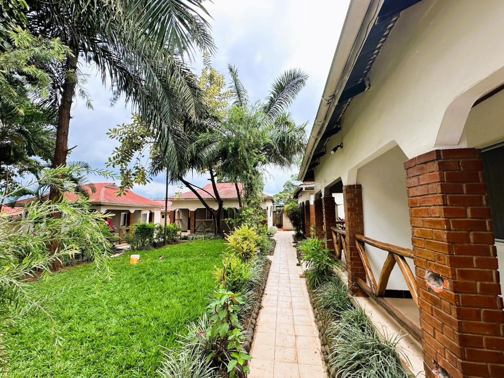 Home Feeling Neneu Lodge Moshi Dış mekan fotoğraf
